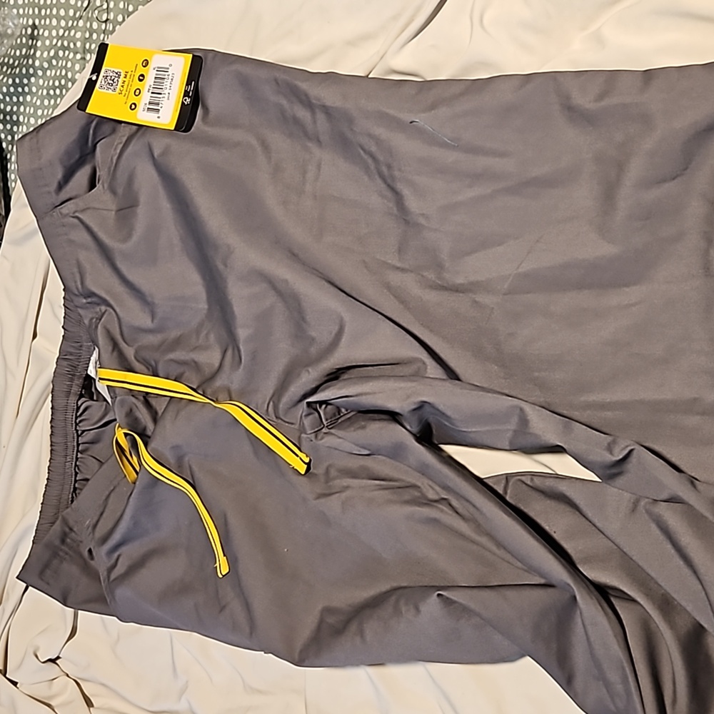 Scrubs 2 pair - Picture 2 of 6